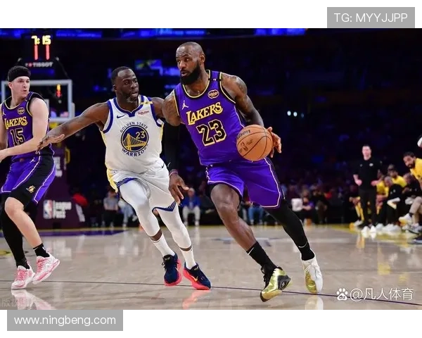 湖人勇士焦点对决升级联盟新格局引发季后赛悬念与球星表现成关键 湖人勇士焦点对决升级联盟新格局引发季后赛悬念与球星表现成关键