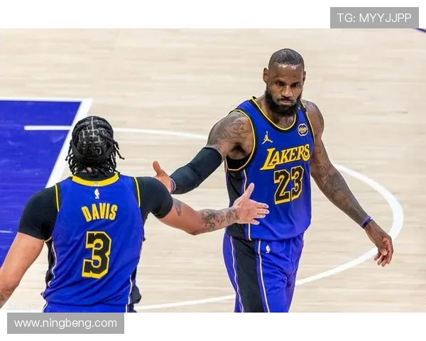 詹姆斯领衔湖人新赛季阵容浓眉表现出色球队目标冲击总冠军